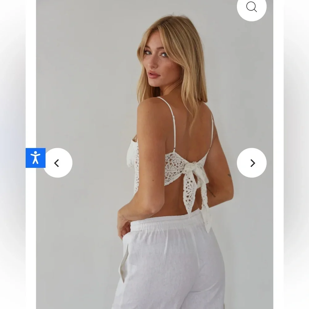 White lace going out top with a V hem and adjustable bow tie in the back. - Picture 3 of 4